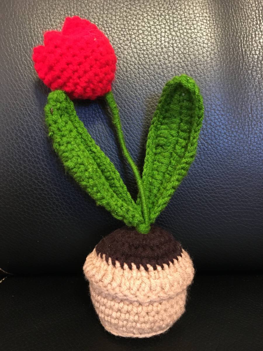 Y6)手編みチューリップの花 ハンドメイド 小さな花瓶 置物飾り 祖母さんの手作り, 編物, 完成品, その他