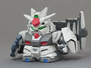 SDガンダム　ガン消し　リペイント　ニューガンダム（ロールアウトカラー）