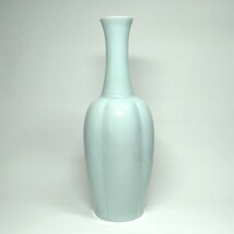 八木明 作 青白磁 瓜型 瓶 高さ約30.5cm / 花瓶 花入 花生 花器_画像1