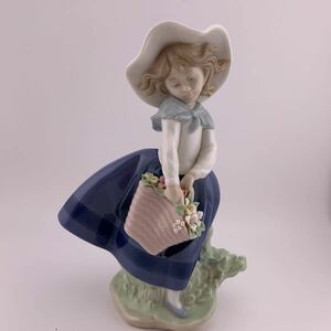 LLADRO リヤドロ 置物 陶器人形 人形 フィギュリン 少女 インテリア コレクション　きれいな花ばかり 【S80406-350】