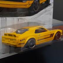 HOT WHeeLs ‘69 FORD MUSTANG BOSS 302 黄 フォード ムスタング ミニカー ART WORK パッケージ マッスルカー MUSCLE CAR ホットウィール_画像7