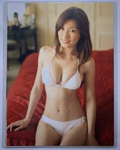 【厚手ラミネート加工】熊田曜子　水着　A4変サイズ　雑誌切り抜き ７ページ FRIDAYDynamite２０１１年1月５日号【グラビア】-B2