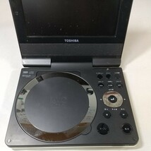 9132【同梱NG】TOSHIBA 東芝 ポータブルDVDプレーヤー SD-P75SW 説明書 電源コード 元箱 7V型 通電OK 動作未確認 現状_画像3