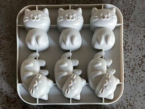 シリコーンモールド ねこ型 新品シリコンモールド お菓子 手作り かわいい 樹脂粘土 レジン ビーズ石鹸 クッキー チョコ マドレーヌ 猫ネコ