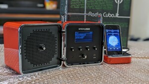 送料無料　BRIONVEGA Radiocubo.it ts525 動作品　ipod touch付き ブリオンベガ　インターネットラジオ　スピーカー　ラジオ　ポータブル