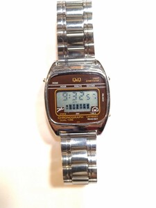 Q＆Q　ビンテージ中古デジタルメンズ腕時計稼働品