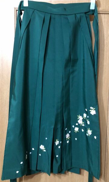 袴　Sサイズ　グリーン　花の刺繍