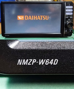 ♪23-0059♪中古☆DAIHATSU/ダイハツ☆純正OPメモリーナビ☆NMZP—W64D☆2013年地図☆CD/DVD/SD/AUX/Bluetooth/4ch地デジ/AM/FM☆動作品♪