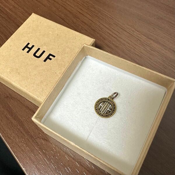 HUF ペンダントトップ ネックレス