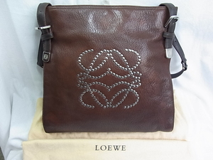 LOEWEロエベショルダ－バック：サイズ横28cm×縦28cm：内側チャクポケット１カ所小物入れ２カ所：布袋有り新品で御座いませんが大きな傷無