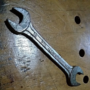 BTC loaded tool maintenance for tool combination wrench Manufacturers unknown size inscription 1/2-9/16Inc. total length 133.8mm. groundwork is copper . gold alloy steel