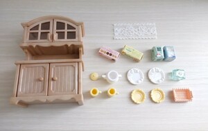 シルバニアファミリー キッチン食器棚 お家家具 食材 食器 小物 おもちゃ 