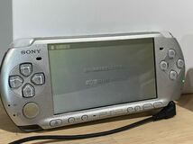 1円スタート SONY ソニー PSP-3000 ゲーム PSP本体 シルバー カセット カセットまとめ 充電器付き 通電確認済み _画像2