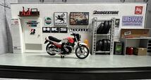 アシェット 国産名車 1/24 トヨタ ソアラ 2800 GT ガレージ風 ジオラマ 旧車ミニカー CBX400F_画像6