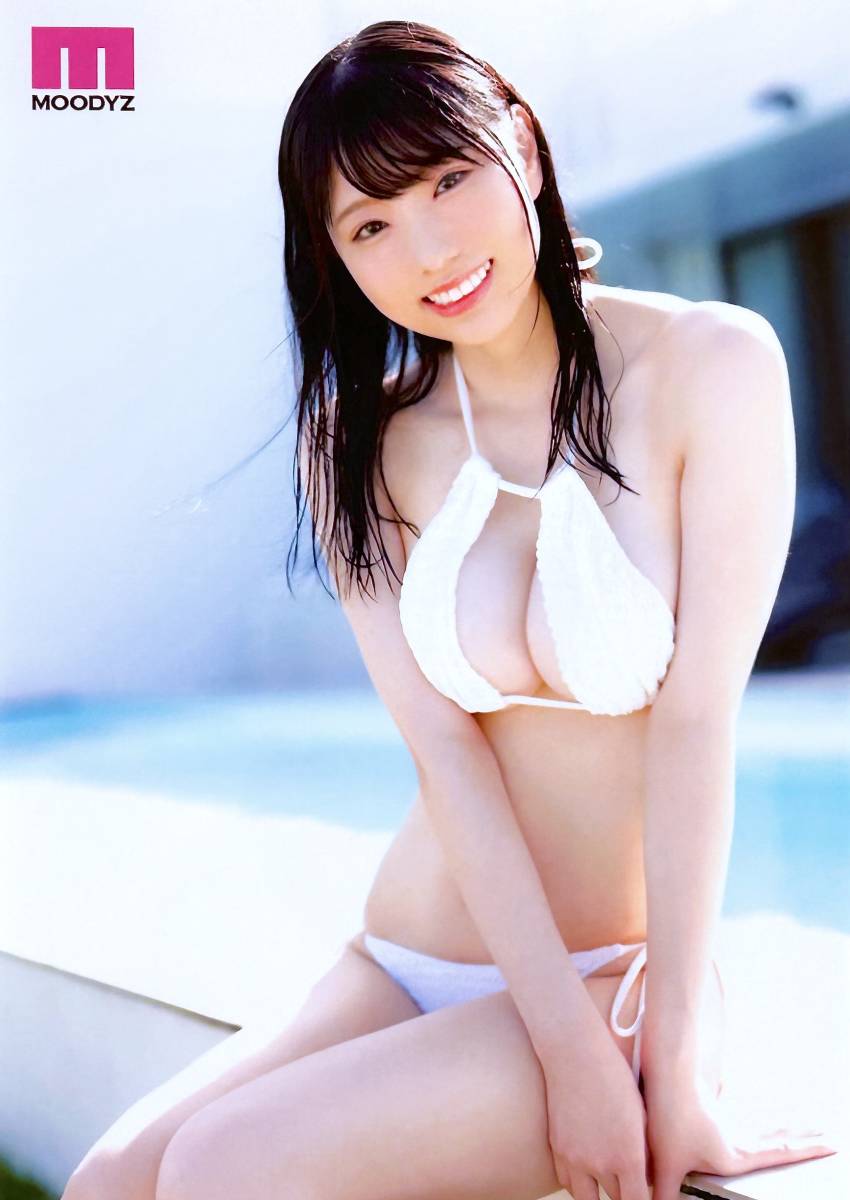 Mitsuki Momota Raw Photo Limited Quantity Not for Sale MOODYZ Large Rookie AV Debut Miraculous J Cup Female College Student 100 Million Yen BODY4, Talent goods, photograph