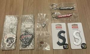 新品 Supreme アクセサリー セット Nite Ize S logo keychain Futura keychain Gonz Pin Goat Pin Panther Keychain box logo シュプリーム