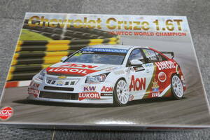 ★nunu　1／24 シボレー　クルーズ 1.6T　WTCC '13 ワールドチャンピオン [未組立]