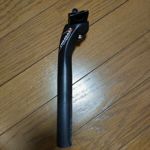 軽量132gセミエアロ　PAZZAZカーボンシートポスト27.2mm やぐら含む全長約240mm　シートピラー　　