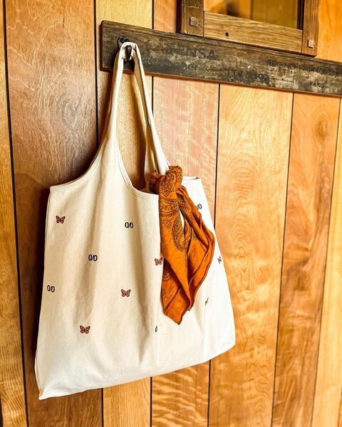 Zero butterfly tote