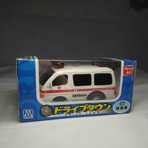 n-1031◆マルカ ドライブタウン 92 救急車 中古品レア ◆状態は画像で確認してください