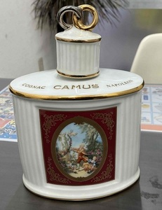 ★CAMUS NAPOLEON COGNAC 現状品 陶器ボトル ナポレオン カミュ ラヴァーズリング コニャック ブランデー 総重量1956ｇ★ 未開栓 ★