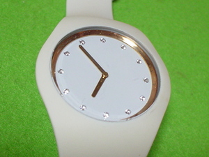 珍品　デザイン　ICE　WATCH　１０ATM　腕時計　ジャンク品　ホワイト　