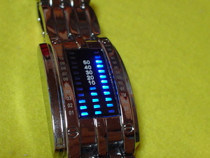 珍品　デザイン　デジタル式　腕時計　角型　ブラック
