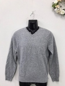 2157　【　UNIQLOユニクロ　】新品本体価格￥9,990　CASHMEREカシミヤ100％　Vネックセーター　　サイズ：Ｍ　　色：グレー