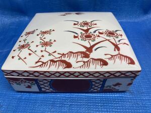 古伊万里 色絵　蓋物 陶器　正方形25cm 弁当箱　和食屋　菓子箱　陶器　和食器　日本陶芸　一重箱　寿司など