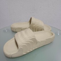 adidas アディダス ADILETTE 22 SLIDES アディレッタ スライド サンド サンダル UK7 25.5㎝ クリーム ベージュ 希少品 人気モデル_画像4