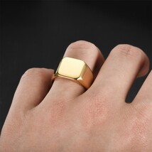 【送料無料！】メンズ 指輪 シンプルでおしゃれな印台リング 幅広 ステンレス製 人気ファッション ゴールド_画像7