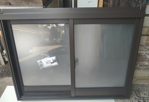 昭和レトロな曇りガラスの窓