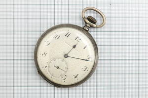銀製　Tavannes タバン 模様付き 懐中時計　アンティーク　ヴィンテージ　ゼンマイ式　手巻き式