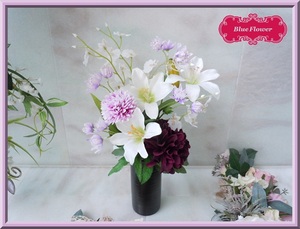 Art hand Auction Livraison gratuite◆Arrangement d'offrande moderne japonais*Lys et dahlias◆Arrangement de vase à fleurs de Bouddha Arrangement funéraire pour vos fleurs d'art d'autel fleurs artificielles pas cher, artisanat, artisanat, fleur artistique, fleurs pressées, arrangement