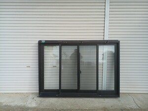 B5枠サイズ：縦1283ｍｍ 横1802ｍｍYKKアルミサッシ枠付き/引き違い窓2枚 ペアクリアガラス 網戸有り ブラック
