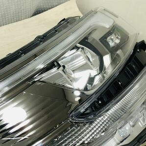 極上美品 点灯OK 破損無 純正 エスクァイア 後期 LED ヘッドライト 右 ICHIKOH 28-241 ZWR ZRR 80G 85G ノア ライト 刻印F 管理2400957の画像3