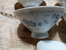  【旧家の蔵から】昭和中期　5客揃え　茶碗 梅模様銀線 染付 白磁器 骨董品 食器 陶磁器 焼物 お茶碗（2） 未使用長期保管品｜012224_画像2