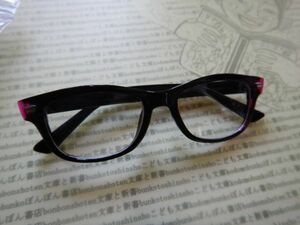 眼鏡　老眼鏡　フレーム18 CHINAと記載　度数視力等不明　フレーム歪みあり　画像確認のこと