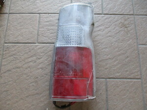 * Isuzu Como tail light right driver`s seat side junk crack equipped *