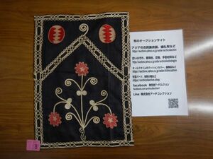 ウズベキスタン・スザニ　はぎれno.153 34x46cm 古綿布　SUZANI 刺繍　オールド　民族衣装　本物　手仕事　uzbek UZBEKISTAN