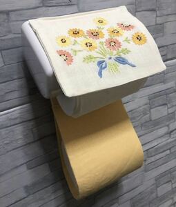 手刺繍　トイレットペーパーホルダーカバー　花束　花　ハンドメイド　ペーパーホルダーカバー　刺繍