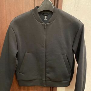 ★美品★ユニクロ ブルゾン 150 黒 キッズ ジャンパー定価1,990円 UNIQLO 兼 男女兼用 スウェット素材 ジップアップ 軽量 アウター 140