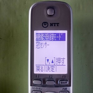 美品 作動確認済 NTT 電話子機 2.4Gコードレス電話機 P1 (5) KX-FKD502と同機種 送料無料 専用充電器付属 黄ばみ色あせ無しの画像3