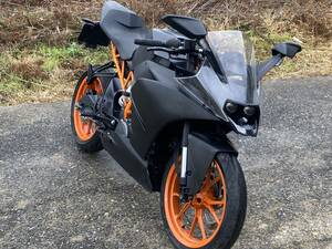 KTM　RC390　軽い車体にパワフルエンジン！　検）DUKE125200250CBR250RRGSX-RZXRYZF-R25ジクサー150