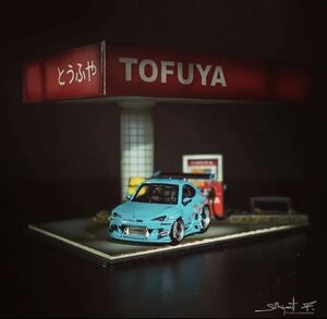 1/64 MiniCreek ジオラマ　TOFUYAガソリンスタンド　ケース付き　ミニカー一台おまけ