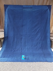 色ムラある青系中厚藍木綿古布・長い5幅繋ぎ・210×164㌢・重630g・リメイク素材