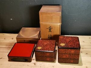 【陵】h84ub31r　蒔絵 花紋 五段重箱 重台 蓋付 木箱付　・漆芸品・　検索) 漆器　漆塗　お節料理　輪島塗　讃岐漆芸　讃岐彫　朱塗　木工