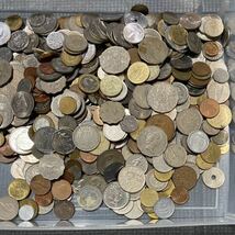 外国コイン まとめ　ヨーロッパ オーストラリア　シンガポール　香港ほか　古銭 3.1kg_画像1