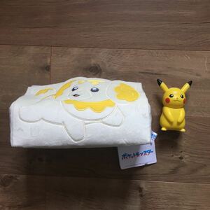 ポケットモンスター　プレミアムティッシュボックスカバー新品保管品とピカチュウ人形