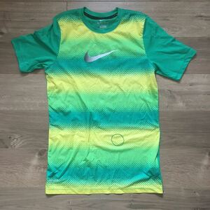 ナイキ サッカー　半袖Tシャツ DRI-FIT 170／８８Ａ　美品 NIKE 